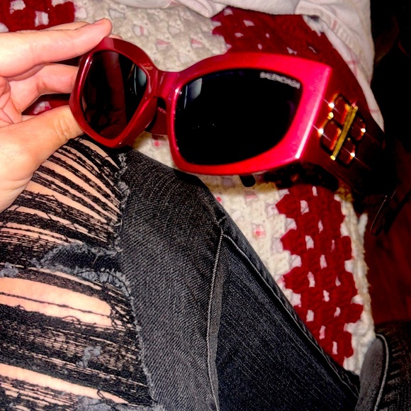 Brand new sunglasses never been wore before ! - Picture 1 of 4